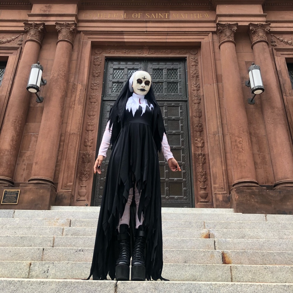 Creepy nun Halloween costume (mask not included)